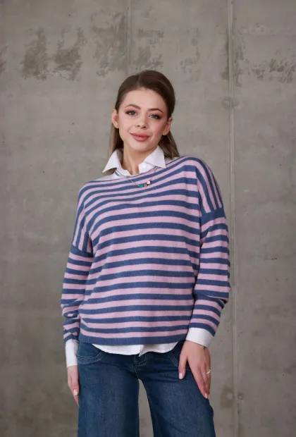 Смугастий светр