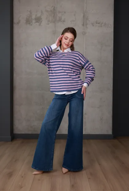 Смугастий светр