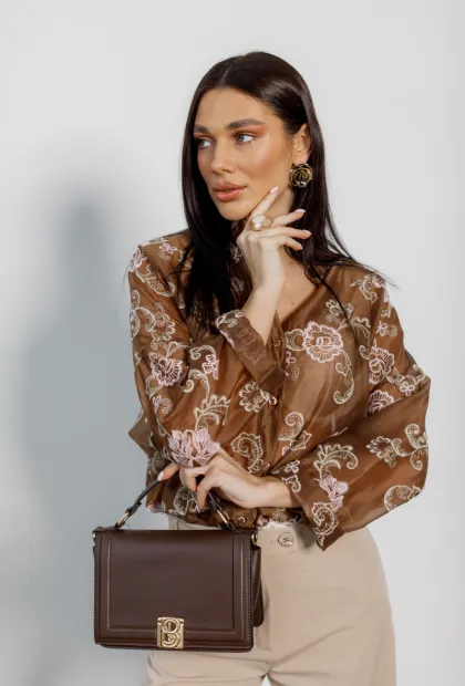 Блуза з квітковим орнаментом