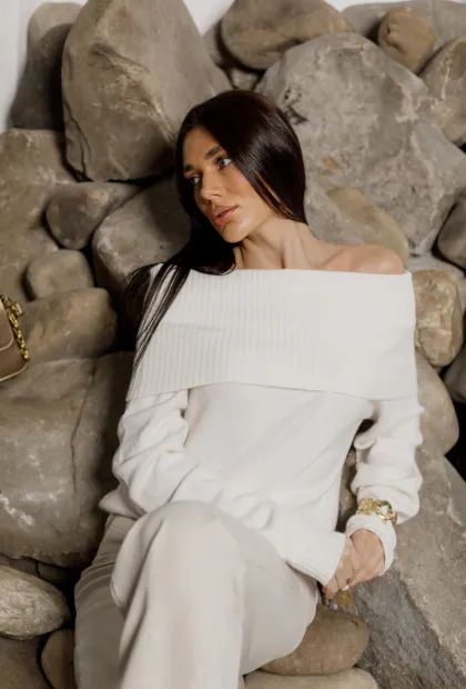 Трикотажний светр з відкритими плечима