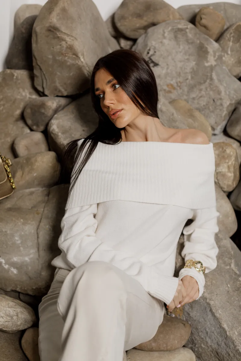 Трикотажний светр з відкритими плечима