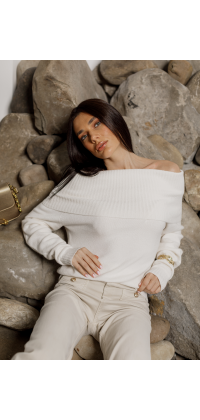 Трикотажний светр з відкритими плечима. Доступні розміри: Tu