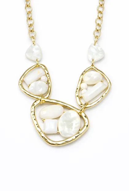 Кольє з світлими кам’яними вставками