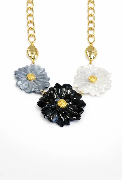 Кольє з квітковими елементами у золотому відтінку