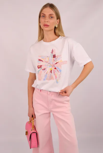 Біла футболка з ніжним принтом