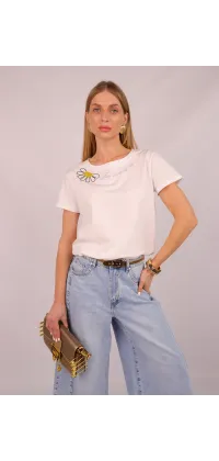 Базова біла футболка з ніжною вишивкою. Доступні розміри: M/L