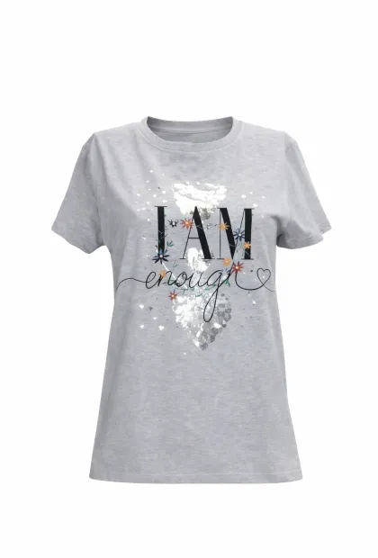 Стильна футболка з акцентним принтом