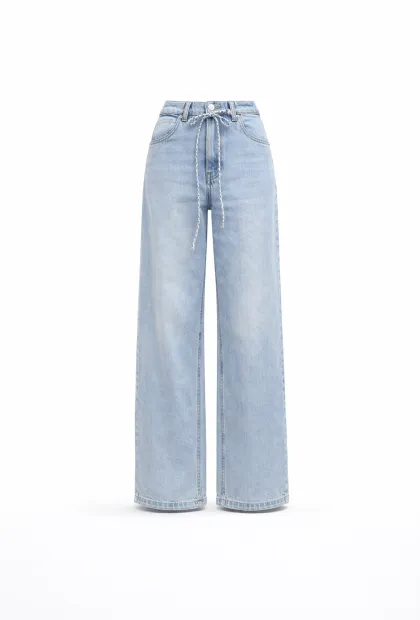 Джинси вільного крою у світло-блакитному відтінку з поясом