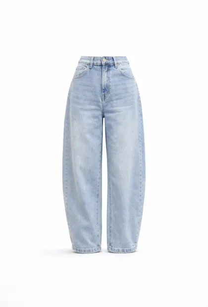 Джинси вільного крою у світло-блакитному відтінку