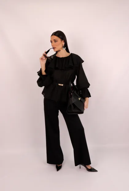 Чорна блуза з воланами