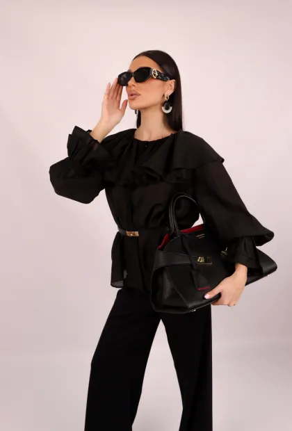 Чорна блуза з воланами