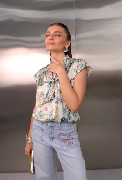 Блуза з принтом та бантом