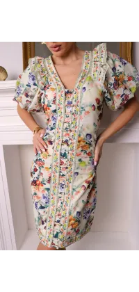 Сукня з квітковим принтом та декоративними гудзиками. Колір: Різнокольоровий