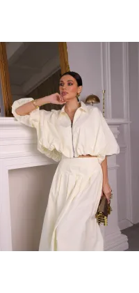 Котоновий костюм з укороченим бомбером та спідницею. Колір: Кремовий