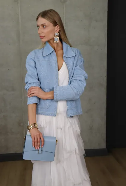 Стильна джинсова куртка у блакитному відтінку