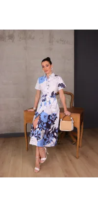 Сукня-сорочка міді з квітковим принтом біло-блакитна. Доступні розміри: S, M, L