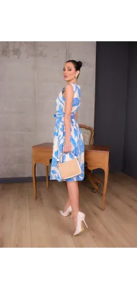 Сукня міді з принтом та поясом біло-блакитна. Доступні розміри: S, M, L, XL