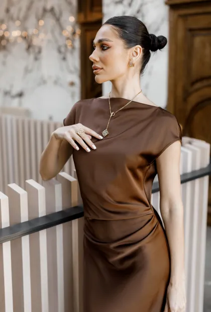 Сатинова сукня у шоколадному кольорі