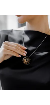 Чорна сатинова сукня міді, одяг від Jador