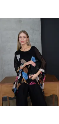 Жіночий шовковий костюм у чорному кольорі. Ціна: 5990 грн