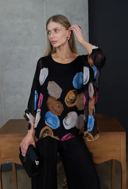 Жіночий шовковий костюм у чорному кольорі