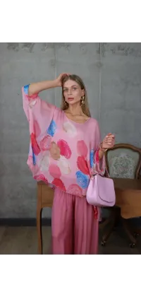 Жіночий  шовковий костюм у рожевому кольорі, одяг від Jador