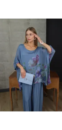 Жіночий шовковий костюм блакитний. Колір: Блакитний