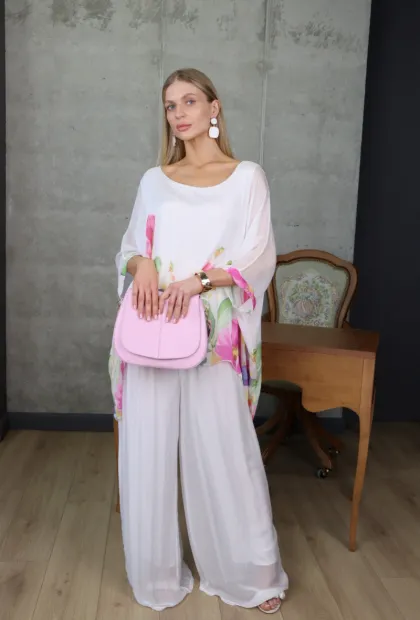 Жіночий шовковий костюм з принтом