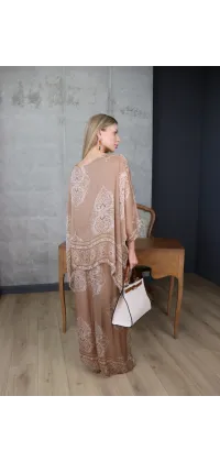 Жіночий шовковий костюм у відтінку мокко. Ціна: 5990 грн