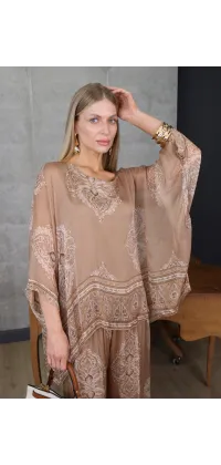 Жіночий шовковий костюм у відтінку мокко. Колір: Бежевий