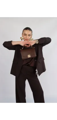 Класичні штани у шоколадному відтінку. Доступні розміри: XS, S, M, L