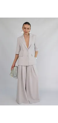 Класичний піджак у сірому відтінку, одяг від Jador