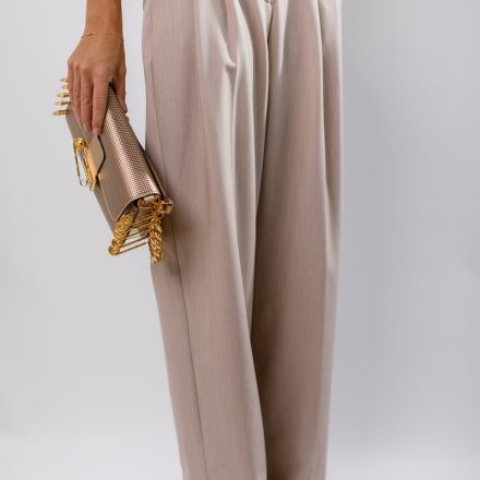 Ці брюки бежевого кольору від Imperial – ідеальний вибір для створення стильного та елегантного образу.