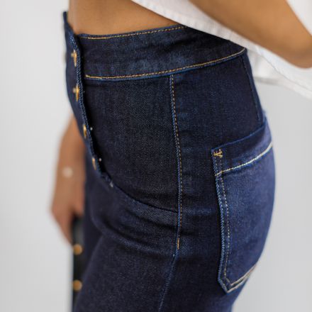 Джинси кльош з золотими ґудзиками від французького виробника, одяг від Jador