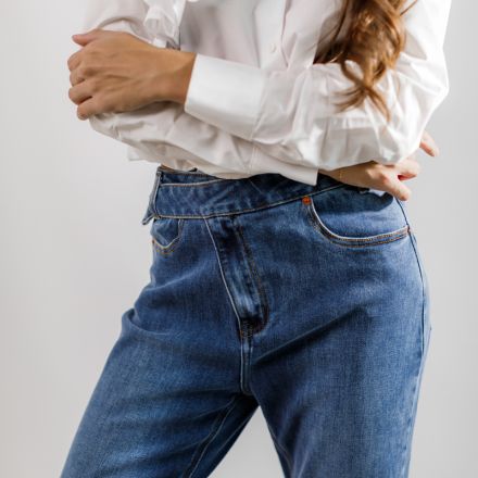 Джинси з асиметричною застібкою. Доступні розміри: s