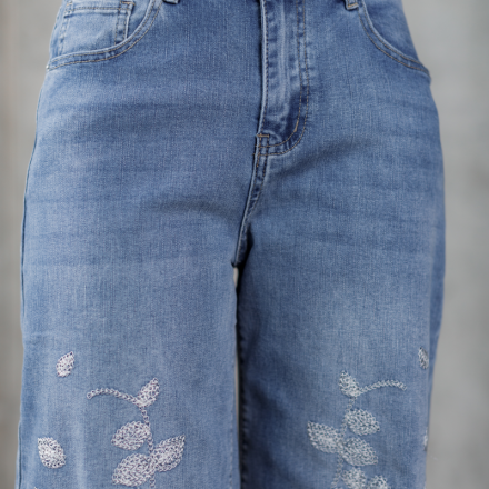 Джинси з трендовою вишивкою. Доступні розміри: xl