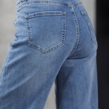 Джинси з трендовою вишивкою, одяг від Jador