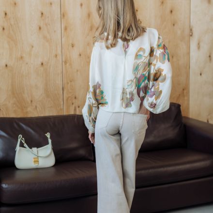 Французькі джинси з ніжного бежевого деніму, прямий крій та висока посадка, одяг від Jador