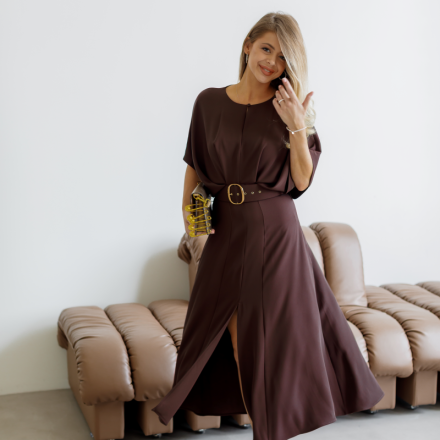 Сукня в стилі elegant chic з м’яким, струмким кроєм. Вільний верх із рукавами типу «летюча миша»