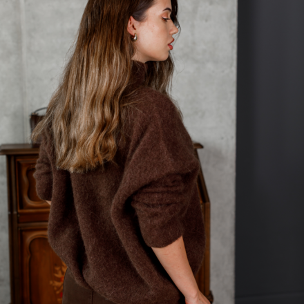 фото: Жіночий светр oversize. Колір: Коричневий