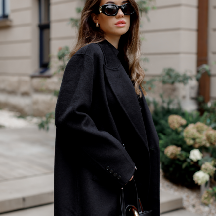 Французьке двобортне пальто класичного крою в елегантному чорному кольорі, одяг від Jador