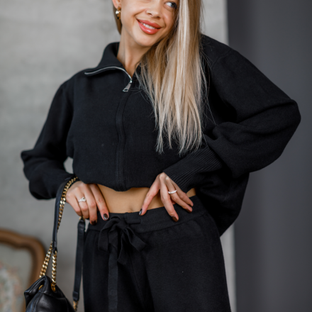 Костюм із щільного трикотажу. Колір: Чорний