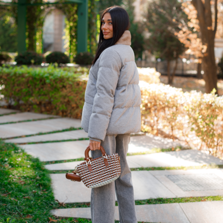 Пуховик з хутряним коміром, одяг від Jador