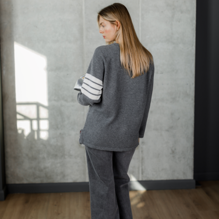 Светр в стилі Thom Browne. Доступні розміри: tu