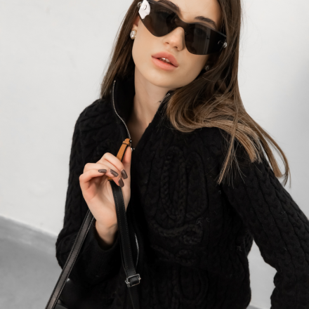 Светр з об'ємною в'язкою в стилі Loewe