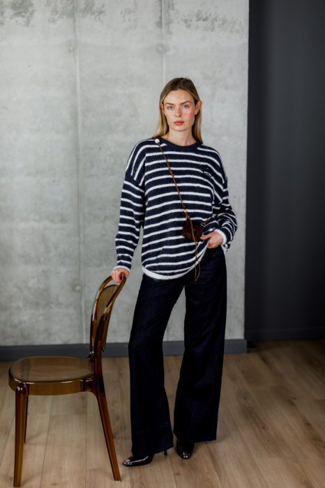 Светр у стилі Miu Miu з міні-сумкою фото