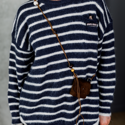 Светр у стилі Miu Miu з міні-сумкою, одяг від Jador