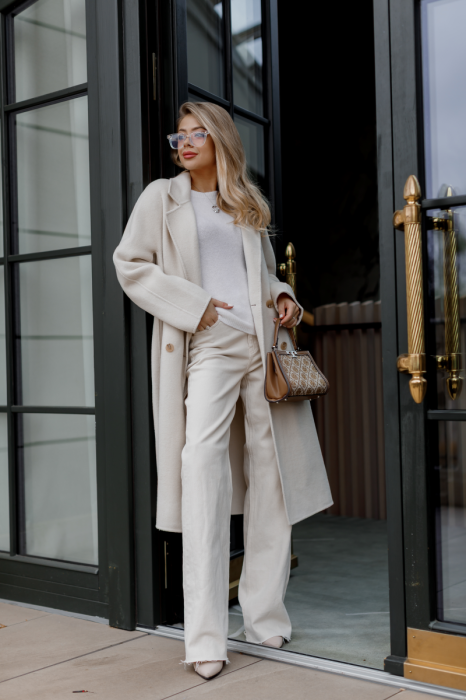 Класичне біле пальто фото