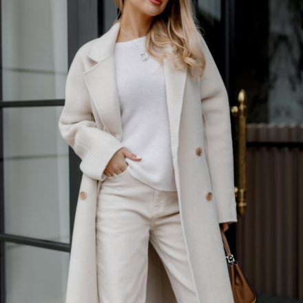 Класичне біле пальто. Колір: Білий