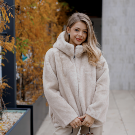 Укорочена шуба, одяг від Jador